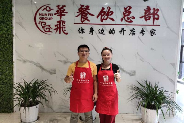 祝贺云南丽江重庆餐饮加盟学员胡女士成功签定麻辣烫加盟合同